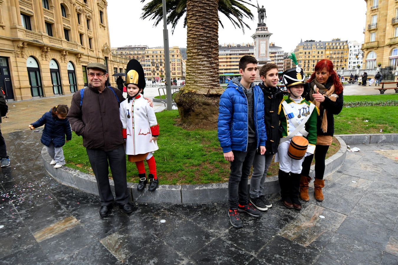 Casi 5.000 niños han desfilado por el centro de San Sebastián al son de la música de Sarriegui
