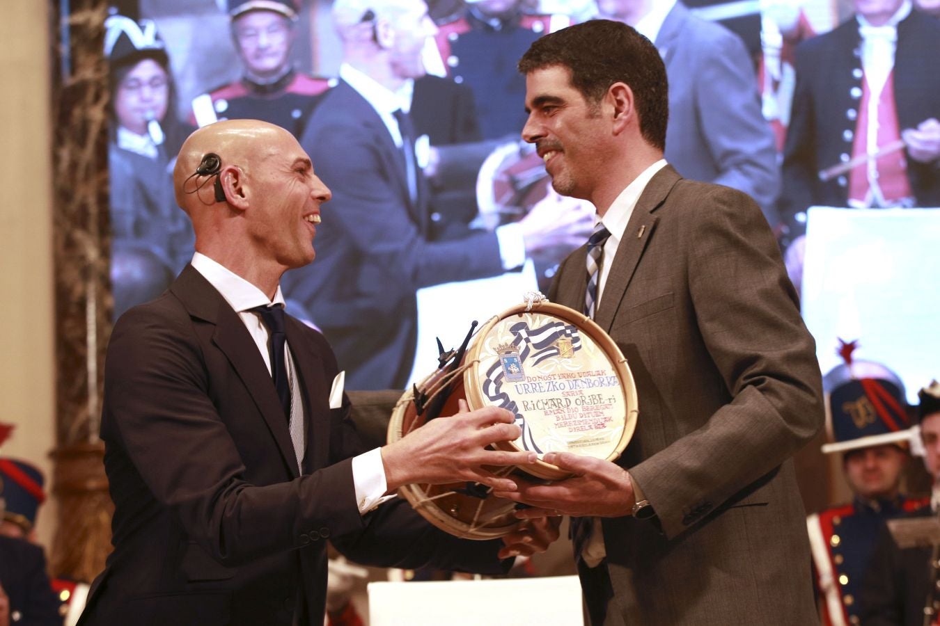 El deportista paralímpico ve cumplido su sueño de hacerse con el máximo galardón de la ciudad en una ceremonia llena de emoción