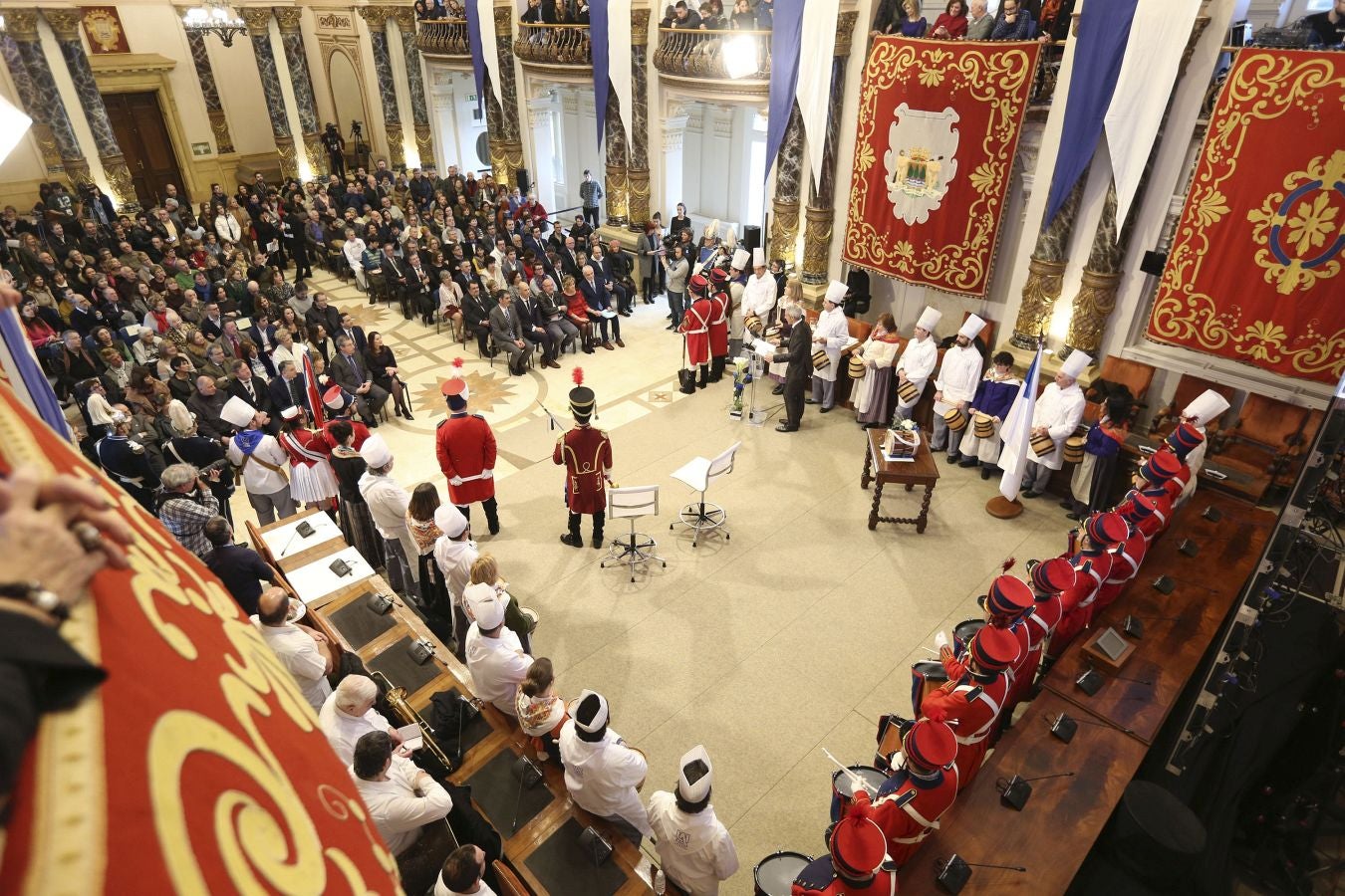 El deportista paralímpico ve cumplido su sueño de hacerse con el máximo galardón de la ciudad en una ceremonia llena de emoción