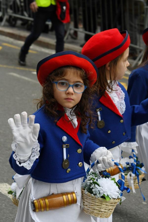 Casi 5.000 niños han desfilado por el centro de San Sebastián al son de la música de Sarriegui