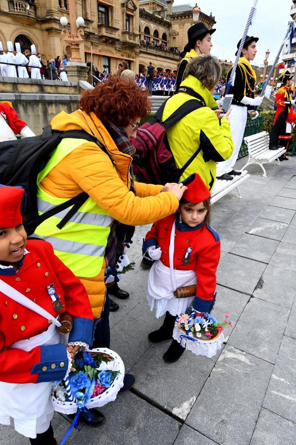 Casi 5.000 niños han desfilado por el centro de San Sebastián al son de la música de Sarriegui
