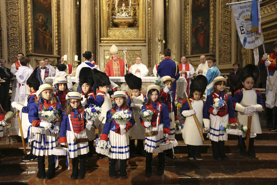La tamborrada cierra la misa presidida por Munilla en honor al Santo Patrón con protagonismo especial del Orfeón Donostiarra