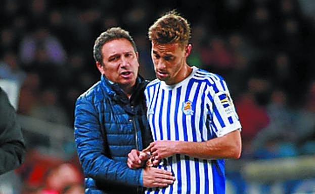 Eusebio consuela a Canales. 