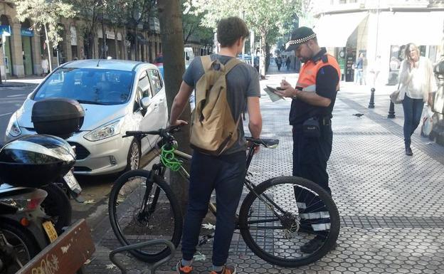 Las pruebas para las 31 plazas de agentes de movilidad del Ayuntamiento de San Sebastián se adaptarán en función del género