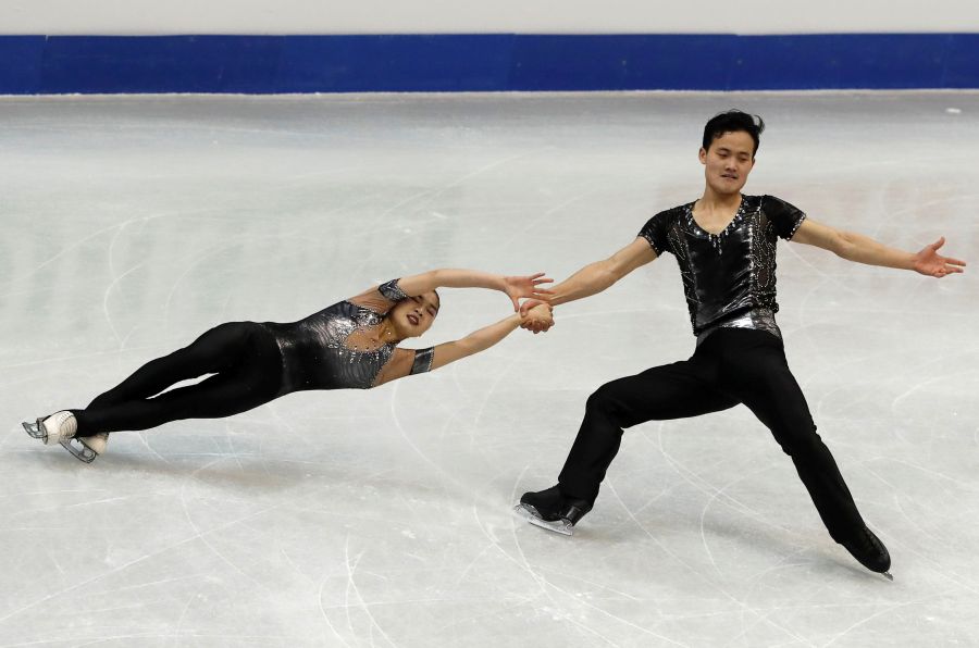 Decenas de patinadores participan en Taipei en el Campeonato de Patinaje Artístico Four Continents donde coinciden varios medallistas olímpicos. 