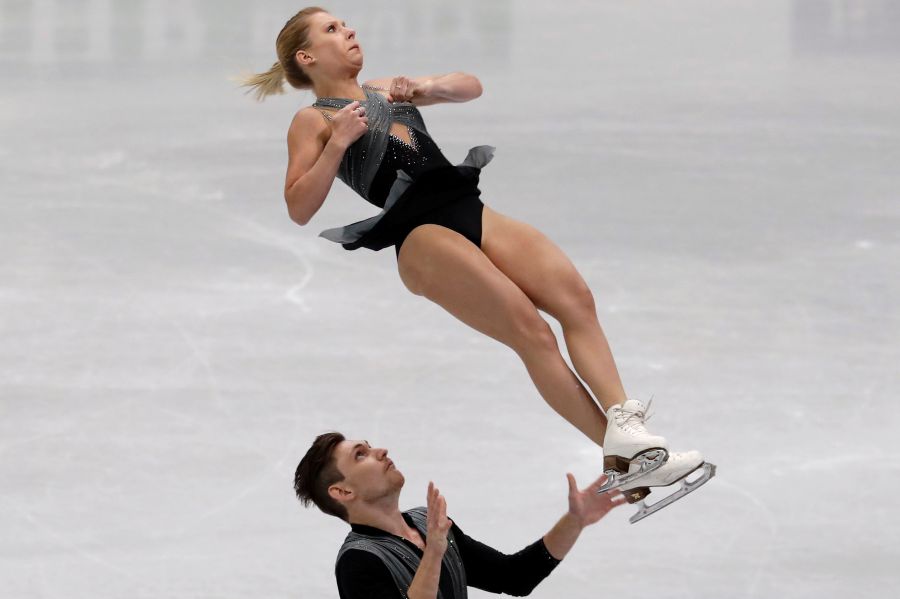 Decenas de patinadores participan en Taipei en el Campeonato de Patinaje Artístico Four Continents donde coinciden varios medallistas olímpicos. 