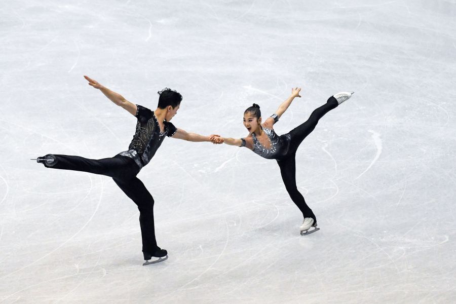 Decenas de patinadores participan en Taipei en el Campeonato de Patinaje Artístico Four Continents donde coinciden varios medallistas olímpicos. 