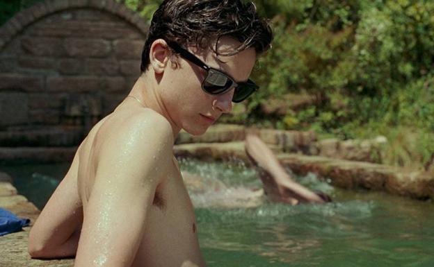 Imagen principal - Timothée Chalamet y Esther Garrel en diferentes escenas de 'Call me by your name' (2017).