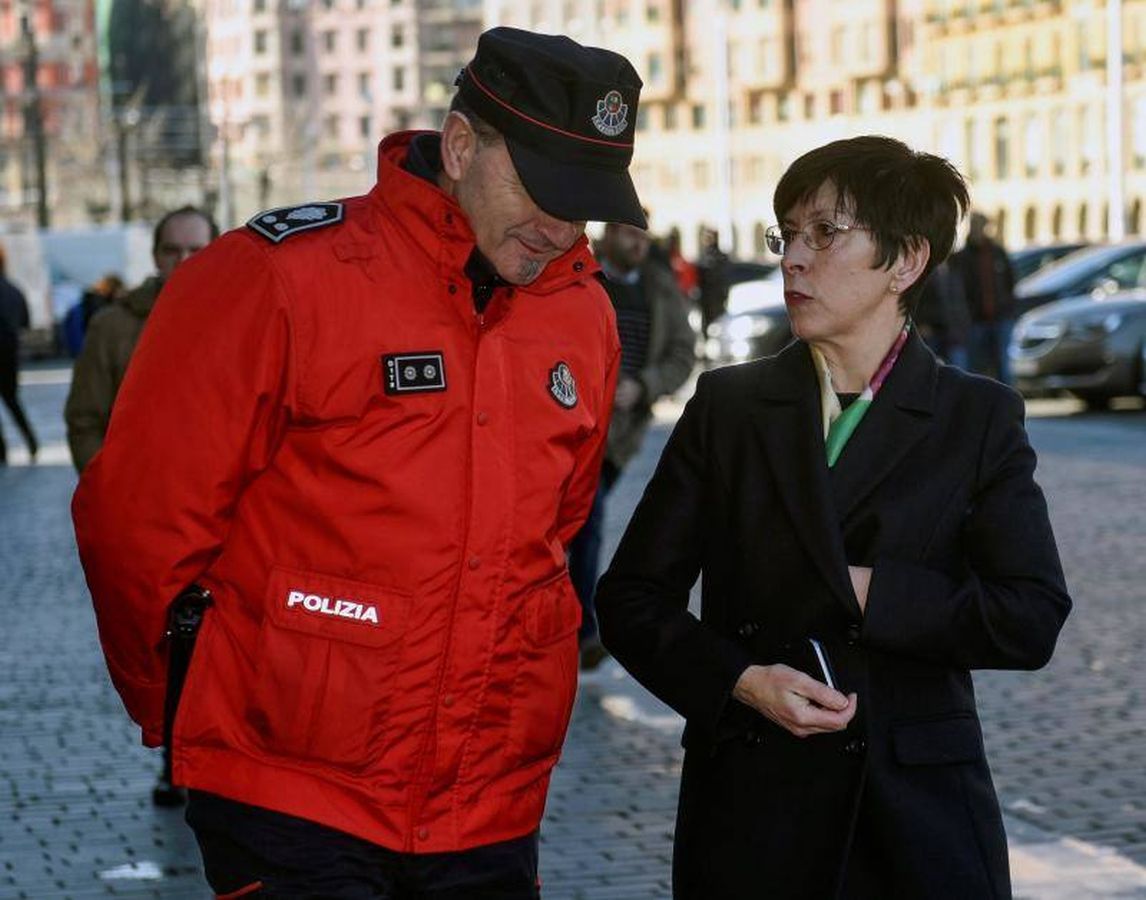 Un grupo de voluntarios formado por amigos y familiares de Jon Bárcena, el joven desaparecido en el Gorbea el pasado 30 de diciembre, ha hallado el cuerpo del montañero vizcaíno en el entorno del pantano de Urrunaga, en el término municipal de Legutio (Álava).