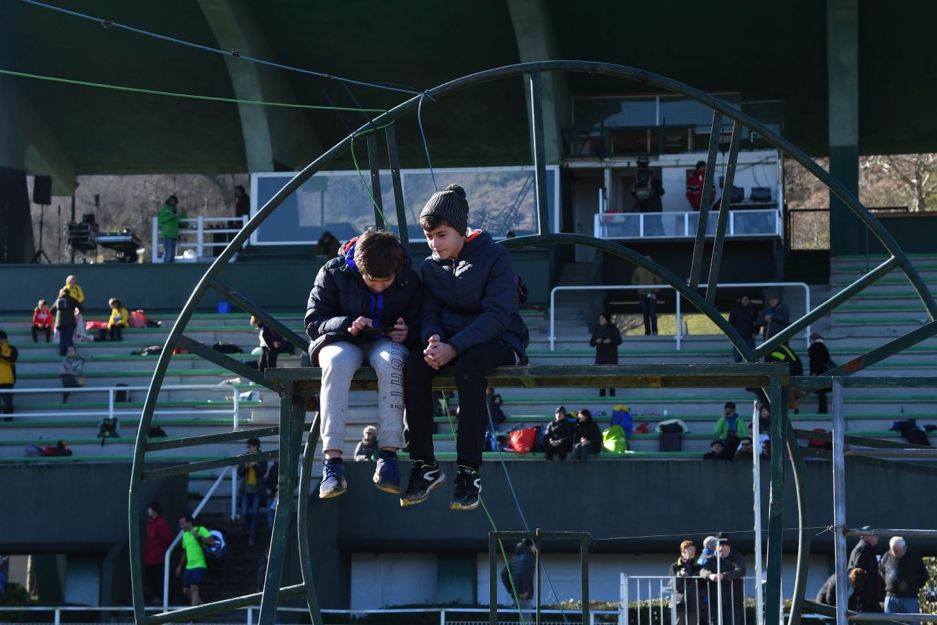 El bahrení de origen etíope Aweke Ayalew y la keniana Daisy Jepkemei se han impuesto en la 63 edición del cross de San Sebastián, disputado en el Hipódromo en un circuito lleno de barro que ha favorecido el espectáculo.