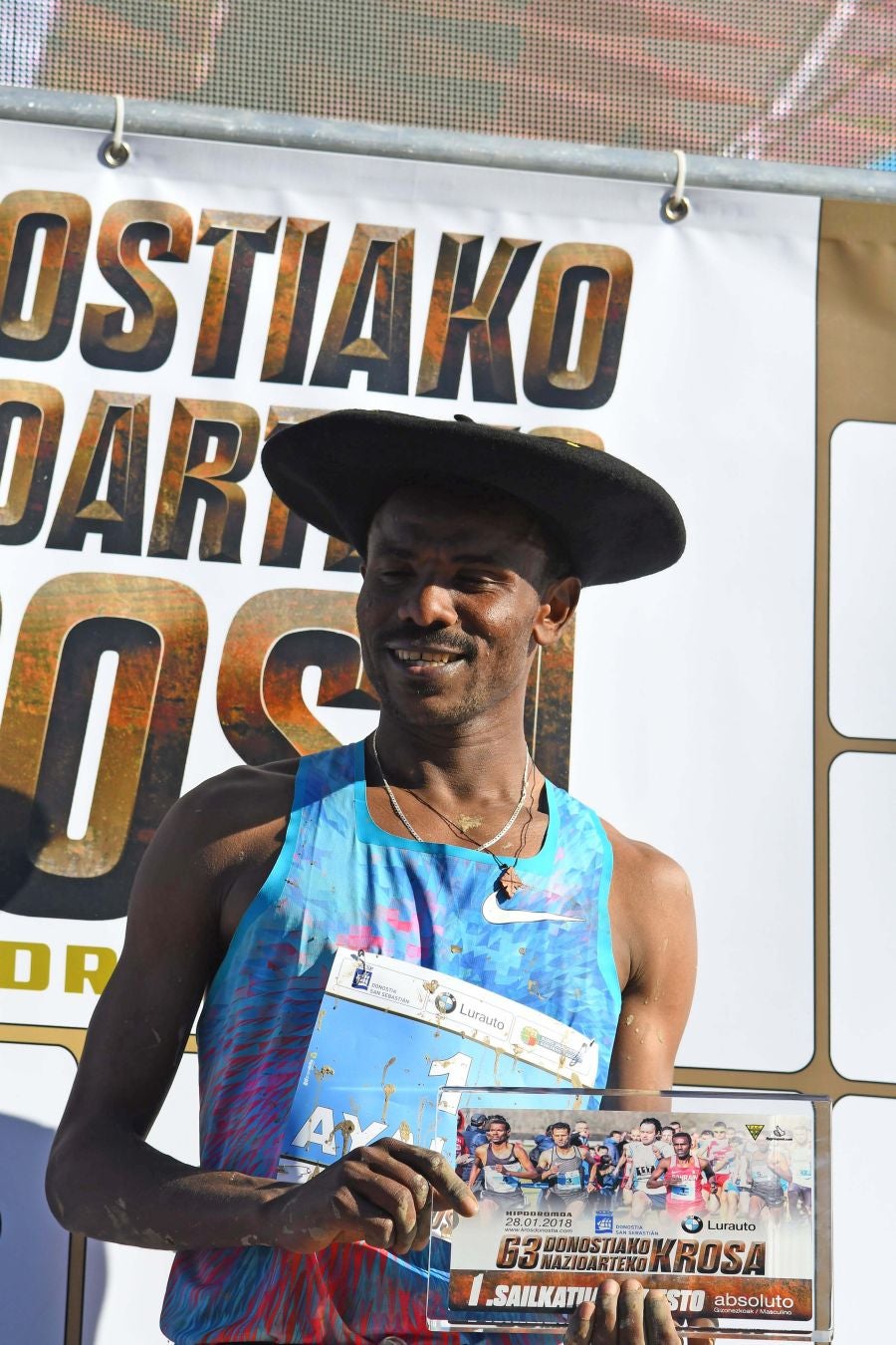 El bahrení de origen etíope Aweke Ayalew y la keniana Daisy Jepkemei se han impuesto en la 63 edición del cross de San Sebastián, disputado en el Hipódromo en un circuito lleno de barro que ha favorecido el espectáculo.