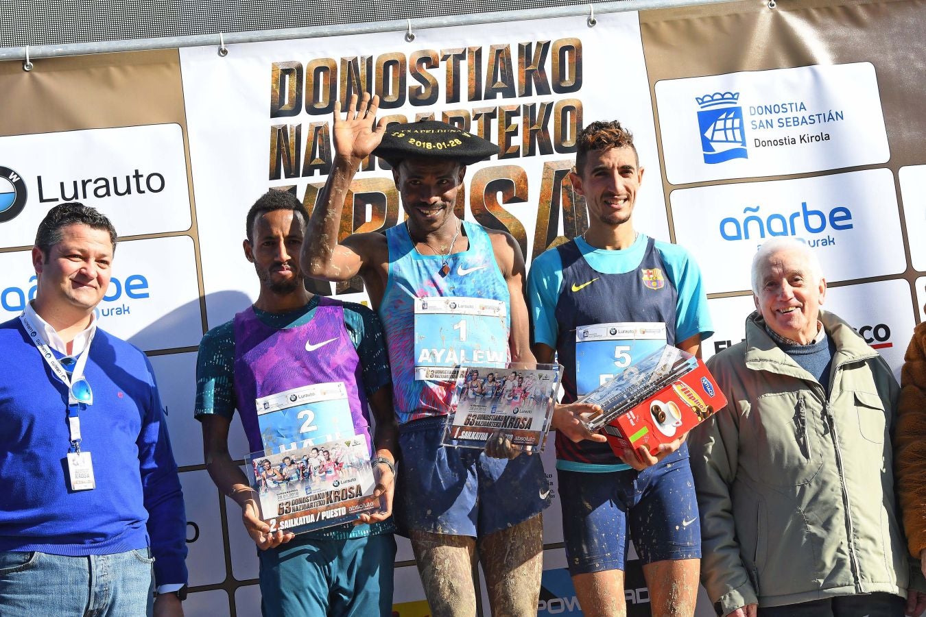 El bahrení de origen etíope Aweke Ayalew y la keniana Daisy Jepkemei se han impuesto en la 63 edición del cross de San Sebastián, disputado en el Hipódromo en un circuito lleno de barro que ha favorecido el espectáculo.