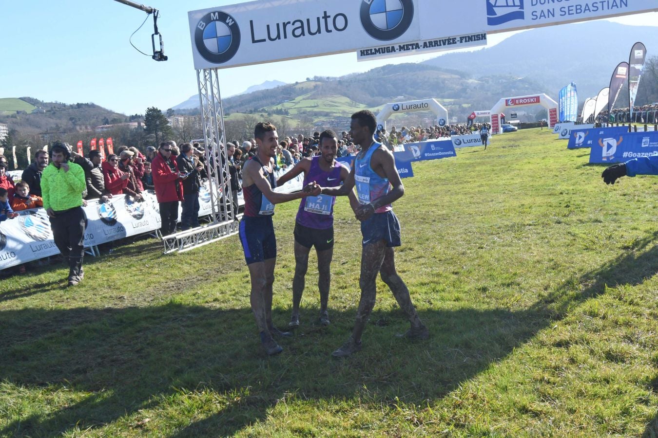 El bahrení de origen etíope Aweke Ayalew y la keniana Daisy Jepkemei se han impuesto en la 63 edición del cross de San Sebastián, disputado en el Hipódromo en un circuito lleno de barro que ha favorecido el espectáculo.