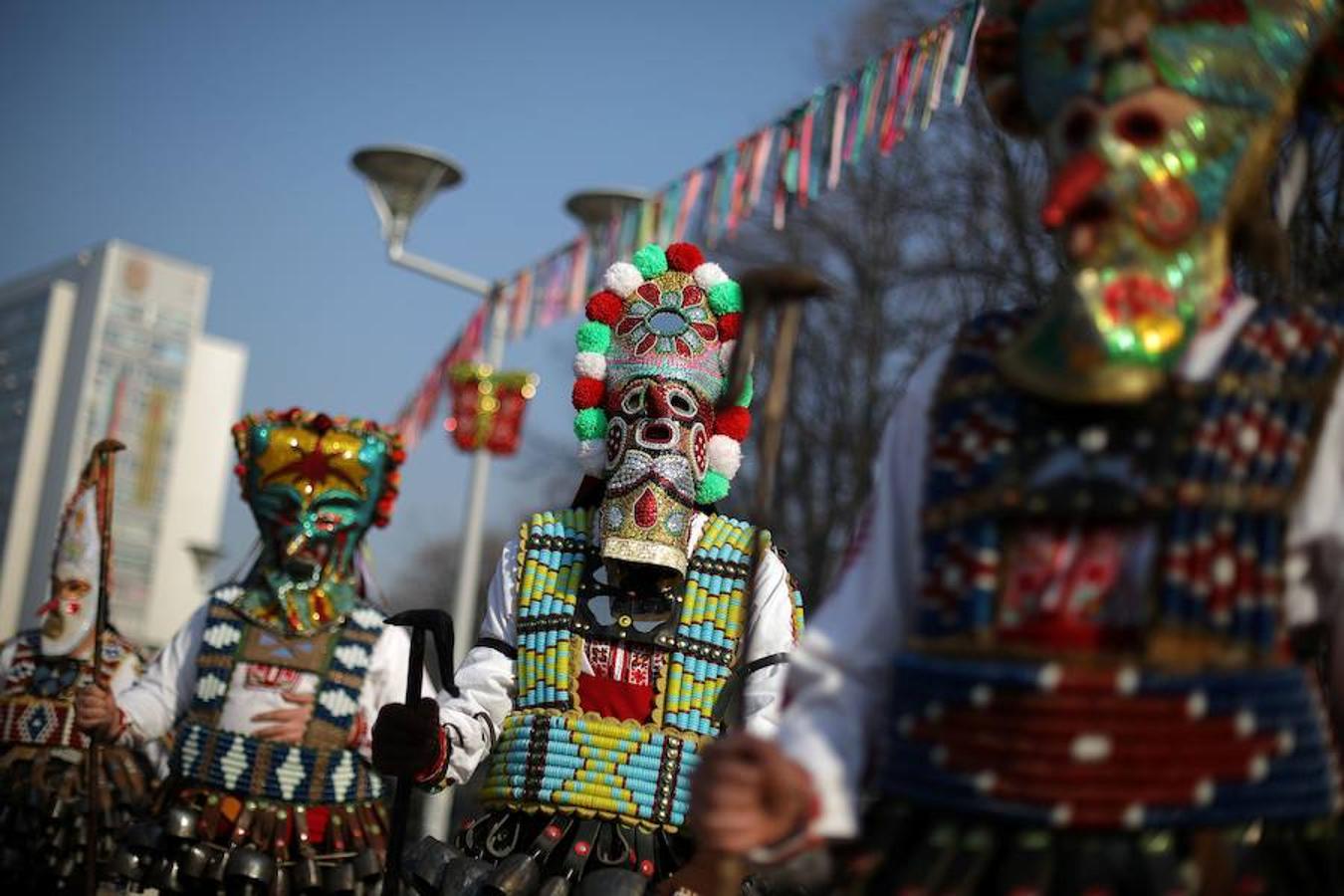 El Festival Internacional de Juegos de Máscaras 'Surva' tuvo lugar el pasado domingo 28 de diciembre en Pernik, Bulgaria. Más de 100 grupos de baile búlgaros y de otros países participaron en este popular festejo.