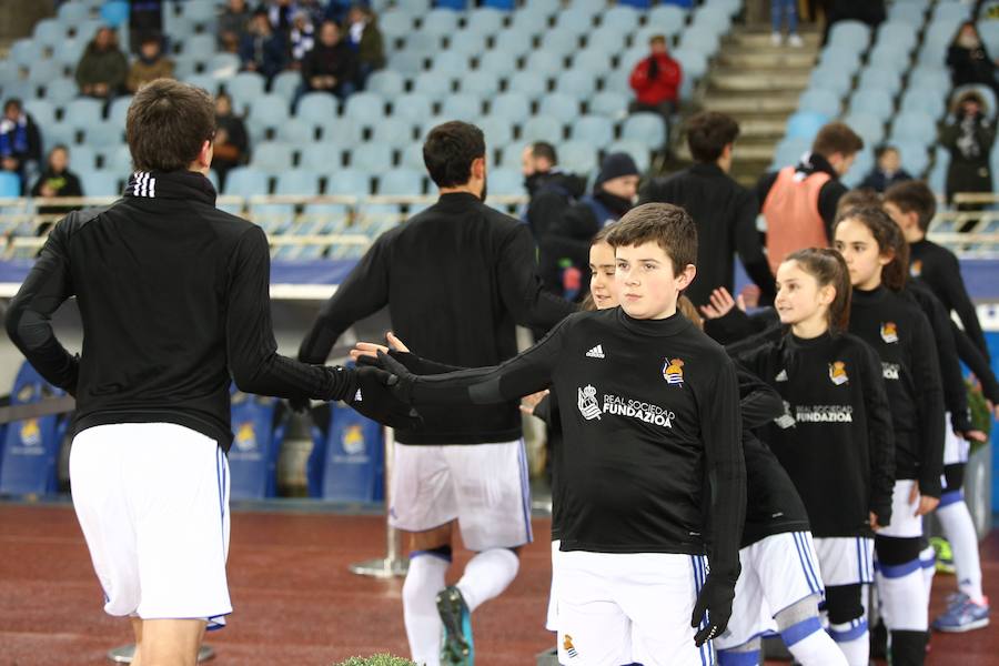 Las imágenes del partido que Real y Deportivo han disputado bajo la lluvia en el estadio de Anoeta