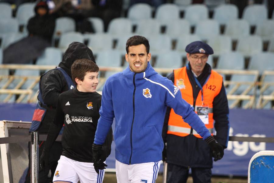 Las imágenes del partido que Real y Deportivo han disputado bajo la lluvia en el estadio de Anoeta