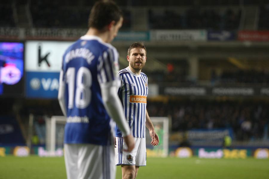 Las imágenes del partido que Real y Deportivo han disputado bajo la lluvia en el estadio de Anoeta