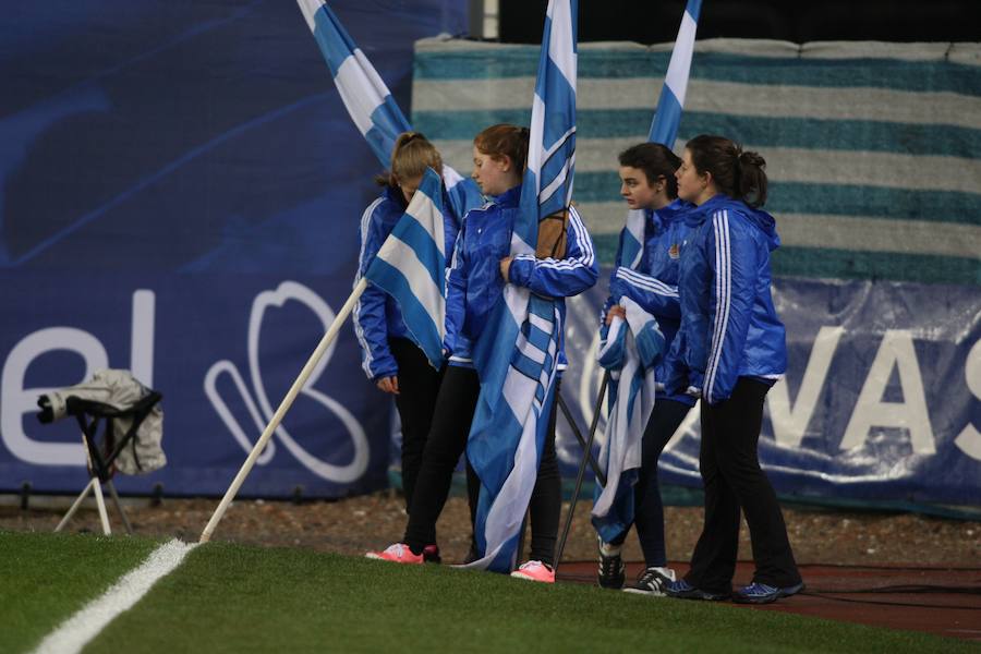 Las imágenes del partido que Real y Deportivo han disputado bajo la lluvia en el estadio de Anoeta