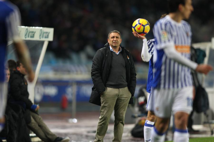 Las imágenes del partido que Real y Deportivo han disputado bajo la lluvia en el estadio de Anoeta