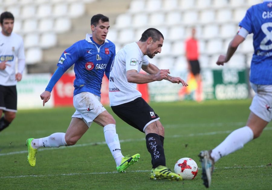 Tras un duro partido el Real Unión consigue empatar con el Barakaldo en el minuto 86.