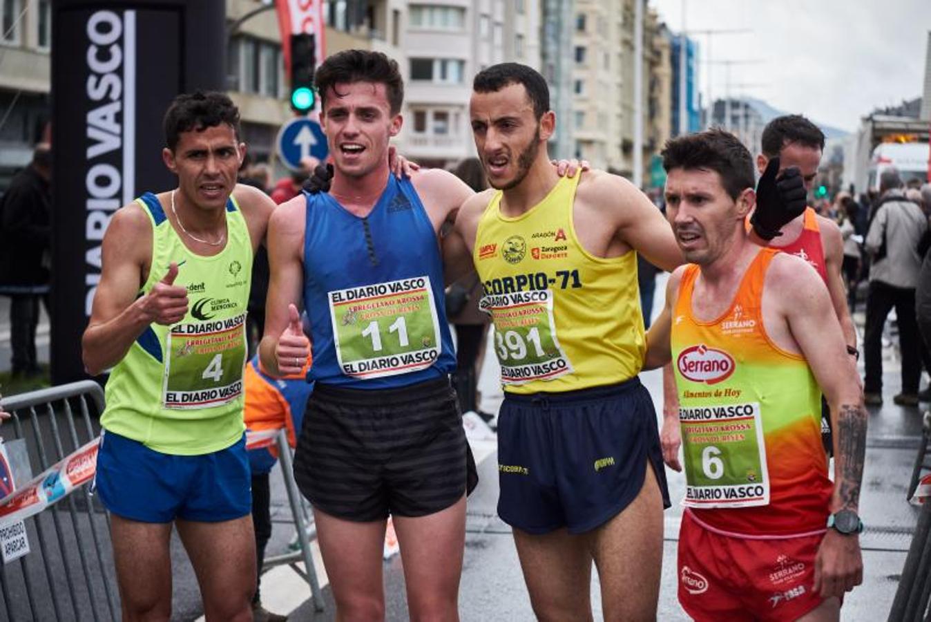 La carrera en un asfalto mojado de 10 kilómetros, en el tradicional circuito de la Zurriola, ha contado con unos 300 participantes. Finalmente, Carlos Mayo se ha hecho con la txapela. 