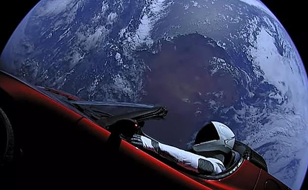 El Tesla de Elon Musk, en órbita.
