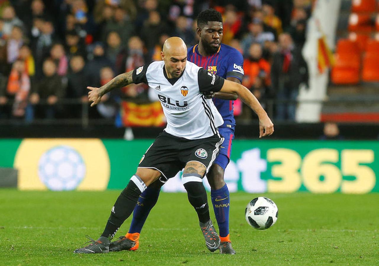 El Barcelona disputará su quinta final de Copa del Rey consecutiva, tras imponerse al Valencia en Mestalla (0-2) con tantos de Coutinho y Rakitic.