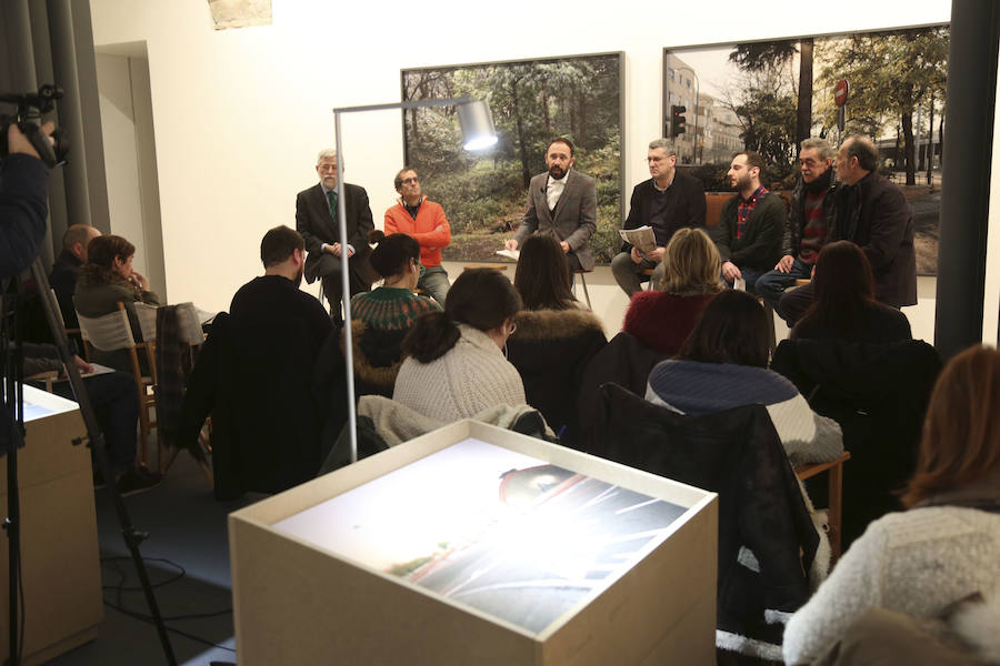 La exposición 'Luces en la memoria. Artes y conversaciones frente a la barbarie de ETA', organizada por la Diputación foral de Gipuzkoa en San Sebastián, se podrá ver en el Koldo Mitxelena, de San Sebastián, hasta el próximo 21 de abril.