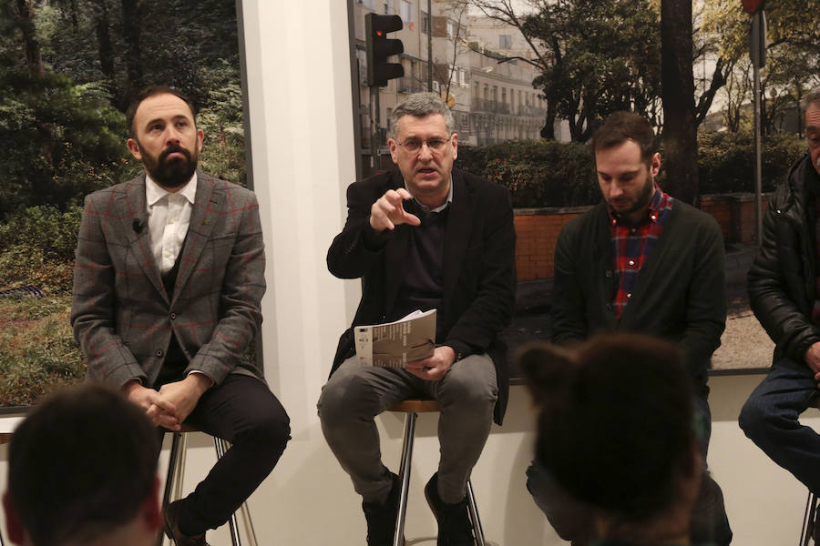 La exposición 'Luces en la memoria. Artes y conversaciones frente a la barbarie de ETA', organizada por la Diputación foral de Gipuzkoa en San Sebastián, se podrá ver en el Koldo Mitxelena, de San Sebastián, hasta el próximo 21 de abril.