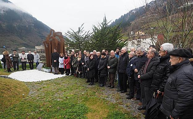 Imagen principal - Tres momentos del evento