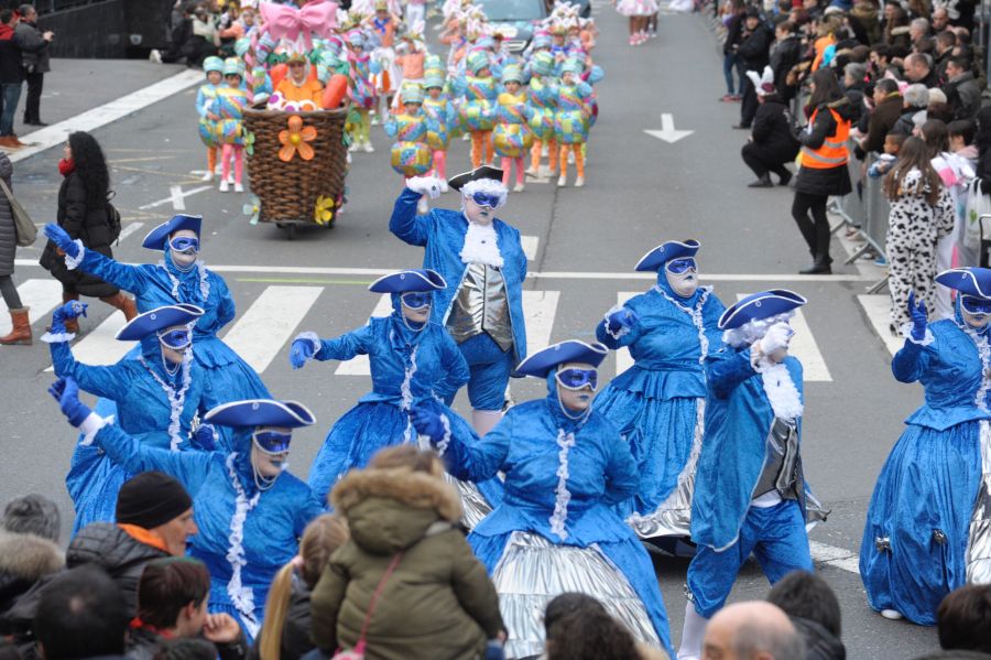 Juego de Tronos, Espartanos, Asia y mucha magia recorre el centro de Donostia gracias al desfile de Carnaval. 