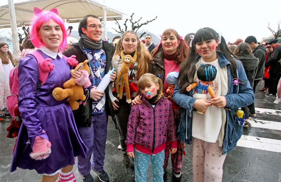 El alcalde de San Sebastián, Eneko Goia, ha cedido los poderes a la diosa Momo, quien dirigirá la ciudad durante los días de Carnaval. 