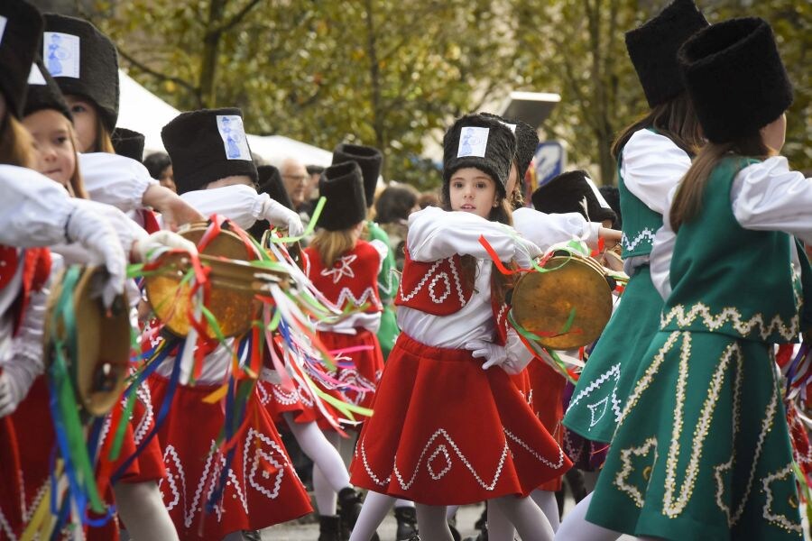 El grupo organizador de la tamborrada infantil, la sociedad Aiz Orratz-Veleta, celebró la semana pasada el 50 aniversario de su festival infantil y afronta este carnaval también con el 75 aniversario de su charanga.