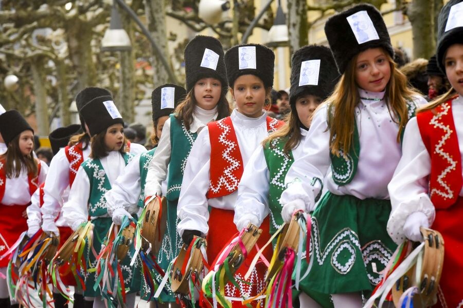 El grupo organizador de la tamborrada infantil, la sociedad Aiz Orratz-Veleta, celebró la semana pasada el 50 aniversario de su festival infantil y afronta este carnaval también con el 75 aniversario de su charanga.