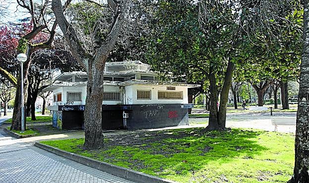 Los jardines Menchu Gal siguen esperando una solución que permita revitalizar la zona. 