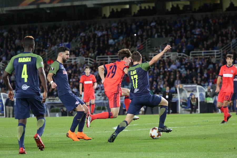 El partido entre la Real Sociedad y el Salzburgo en Anoeta, en imágenes