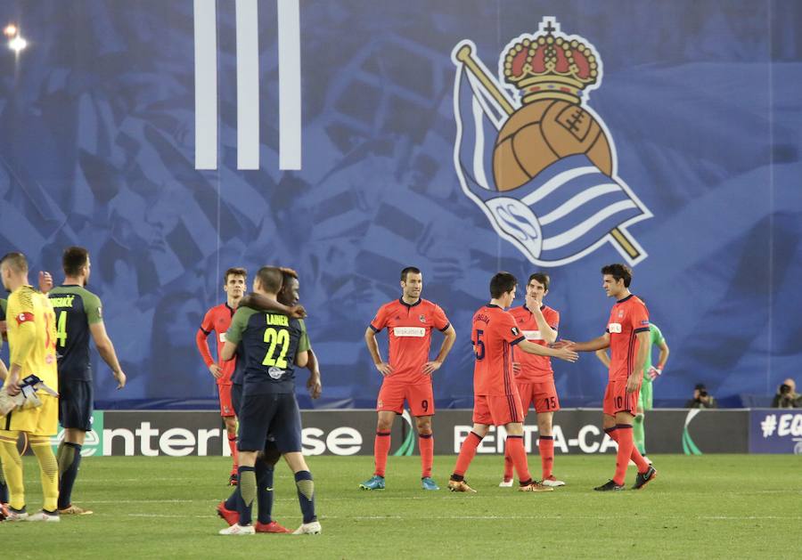 El partido entre la Real Sociedad y el Salzburgo en Anoeta, en imágenes