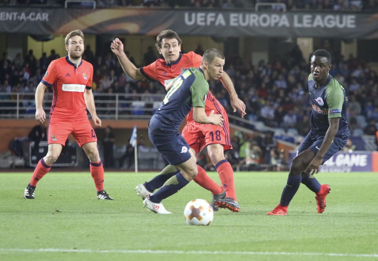 El partido entre la Real Sociedad y el Salzburgo en Anoeta, en imágenes