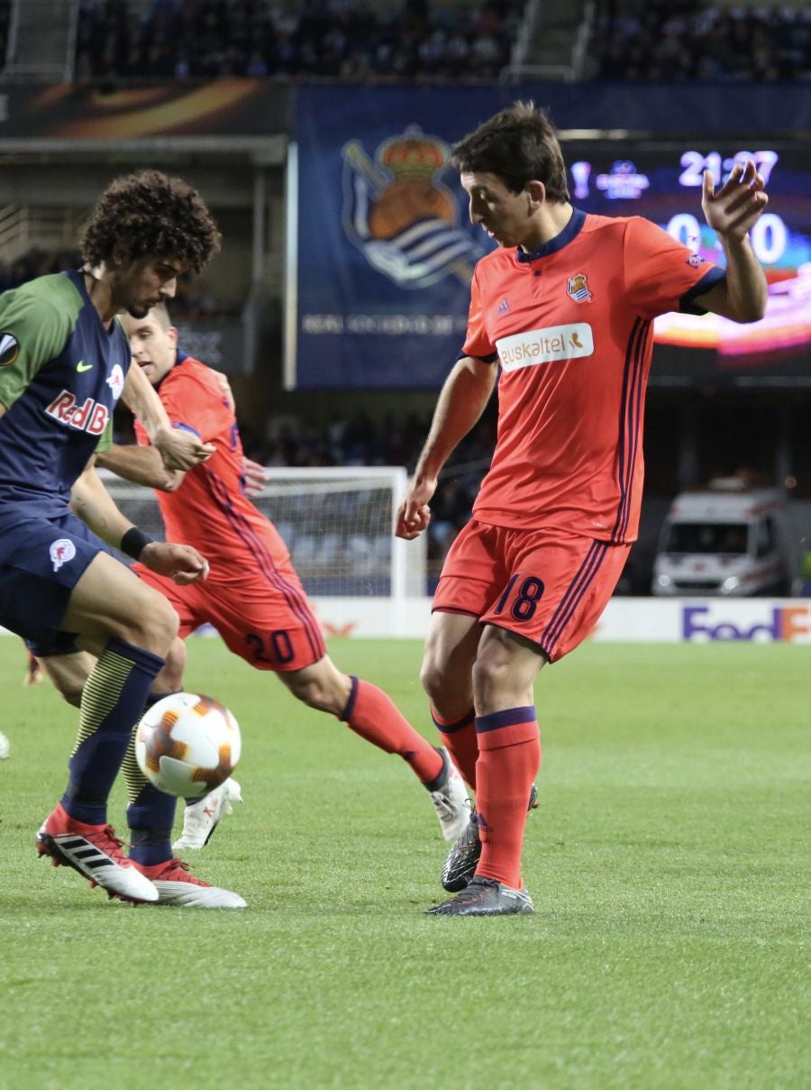El partido entre la Real Sociedad y el Salzburgo en Anoeta, en imágenes