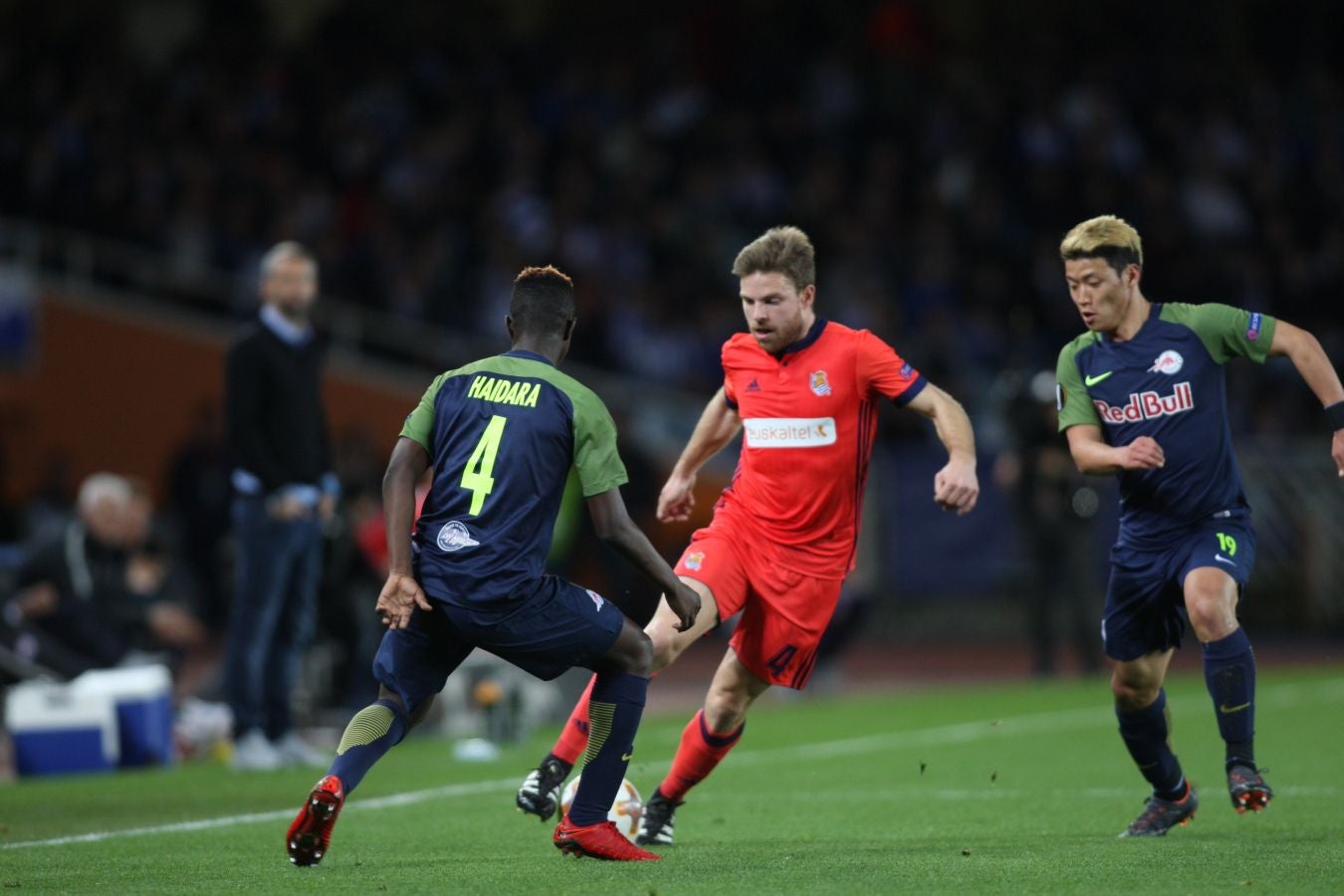 El partido entre la Real Sociedad y el Salzburgo en Anoeta, en imágenes