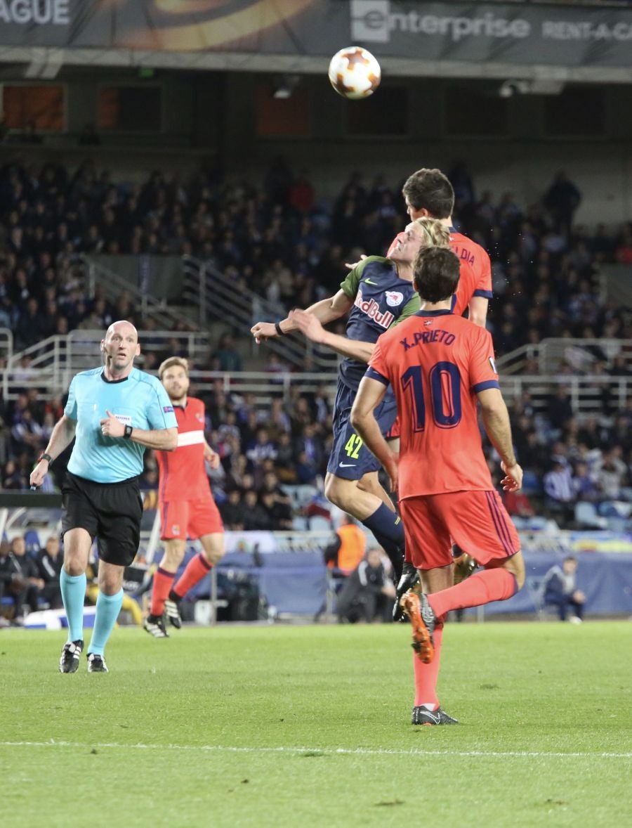 El partido entre la Real Sociedad y el Salzburgo en Anoeta, en imágenes