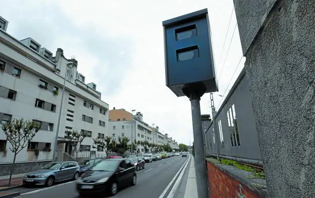 El radar no siempre está dentro de la cabina situada a la altura del número 9 del paseo Federico García Lorca. 