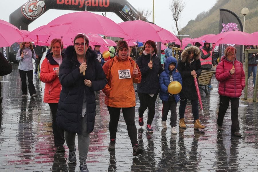 Alrededor de 600 personas han participado hoy en la VI Marcha Nórdica organizada por Aspanogi, la Asociación de Familiares de Niños con Cáncer de Gipuzkoa