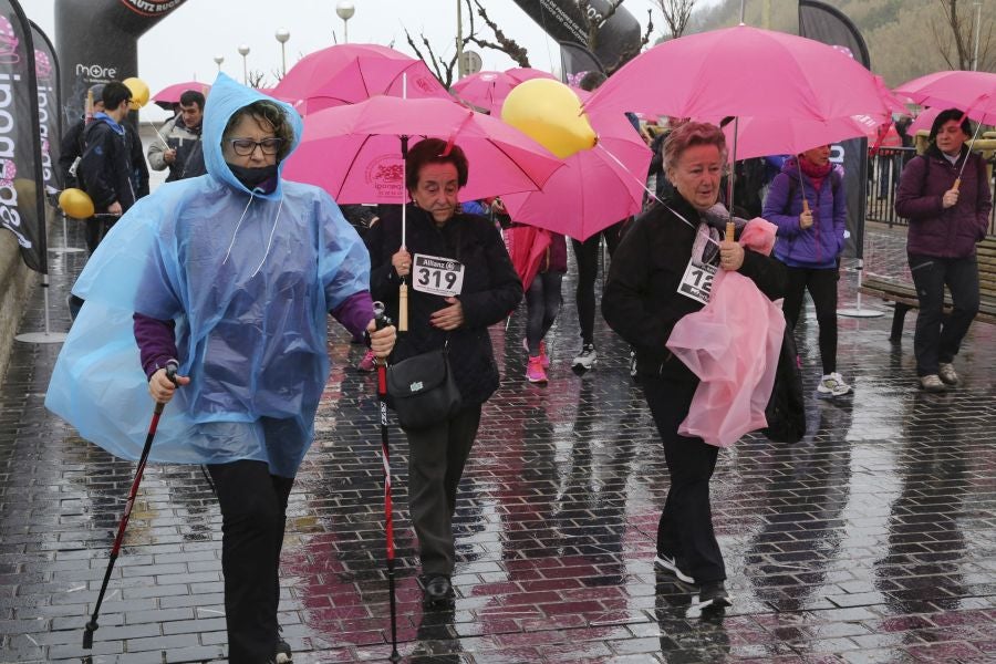 Alrededor de 600 personas han participado hoy en la VI Marcha Nórdica organizada por Aspanogi, la Asociación de Familiares de Niños con Cáncer de Gipuzkoa