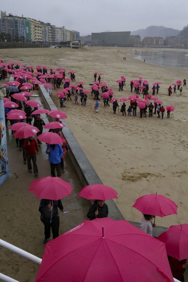 Alrededor de 600 personas han participado hoy en la VI Marcha Nórdica organizada por Aspanogi, la Asociación de Familiares de Niños con Cáncer de Gipuzkoa