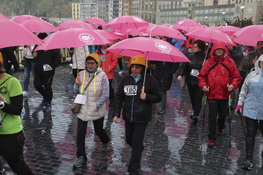Alrededor de 600 personas han participado hoy en la VI Marcha Nórdica organizada por Aspanogi, la Asociación de Familiares de Niños con Cáncer de Gipuzkoa