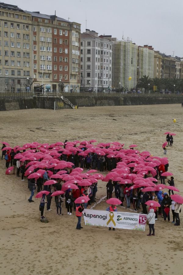 Alrededor de 600 personas han participado hoy en la VI Marcha Nórdica organizada por Aspanogi, la Asociación de Familiares de Niños con Cáncer de Gipuzkoa