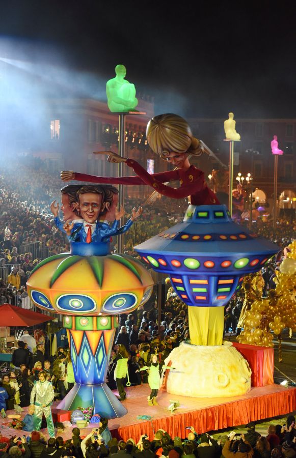 Las carrozas más coloridas y originales participan en el desfile de carrozas de Niza. Este año, la ciudad dedicó un especial interés a los políticos internacionales como Donald Trump, Theresa May y Kim Jong Un.