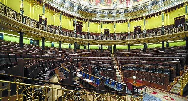 El Congreso de los Diputados, vacío momentos antes de abrir sus puertas para celebrar una sesión plenaria. 