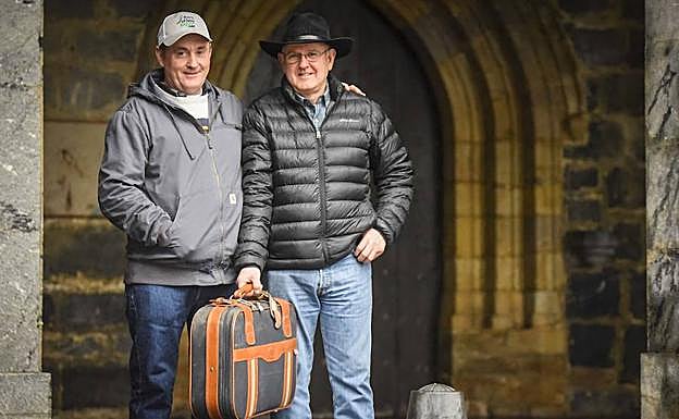 Garaikoetxea eta Sorrarain, 80ko maletarekin, Alkizan orain egun gutxi.